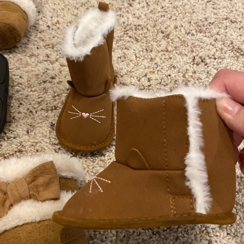 • Baby Shoes • - Picture 4 of 5